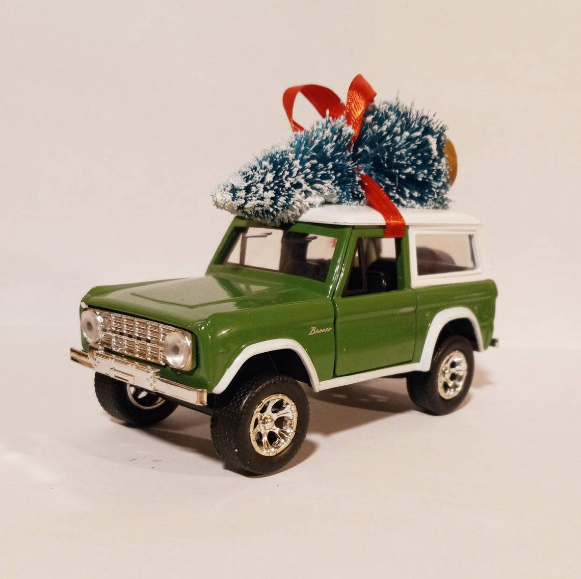 Ford Bronco Green Ornament with Tree