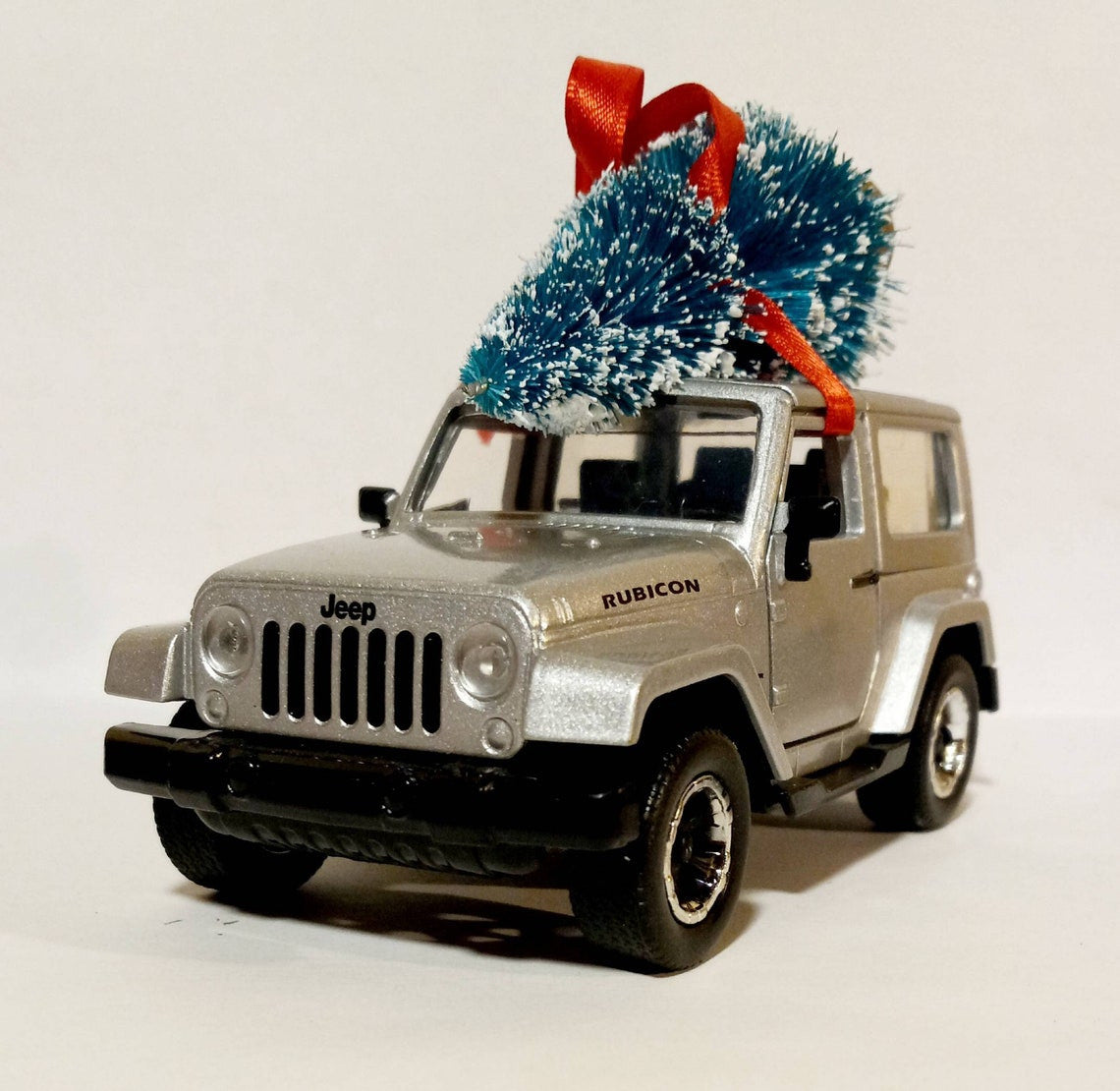 Jeep Wrangler JK Rubicon Silver with Tree Ornament
