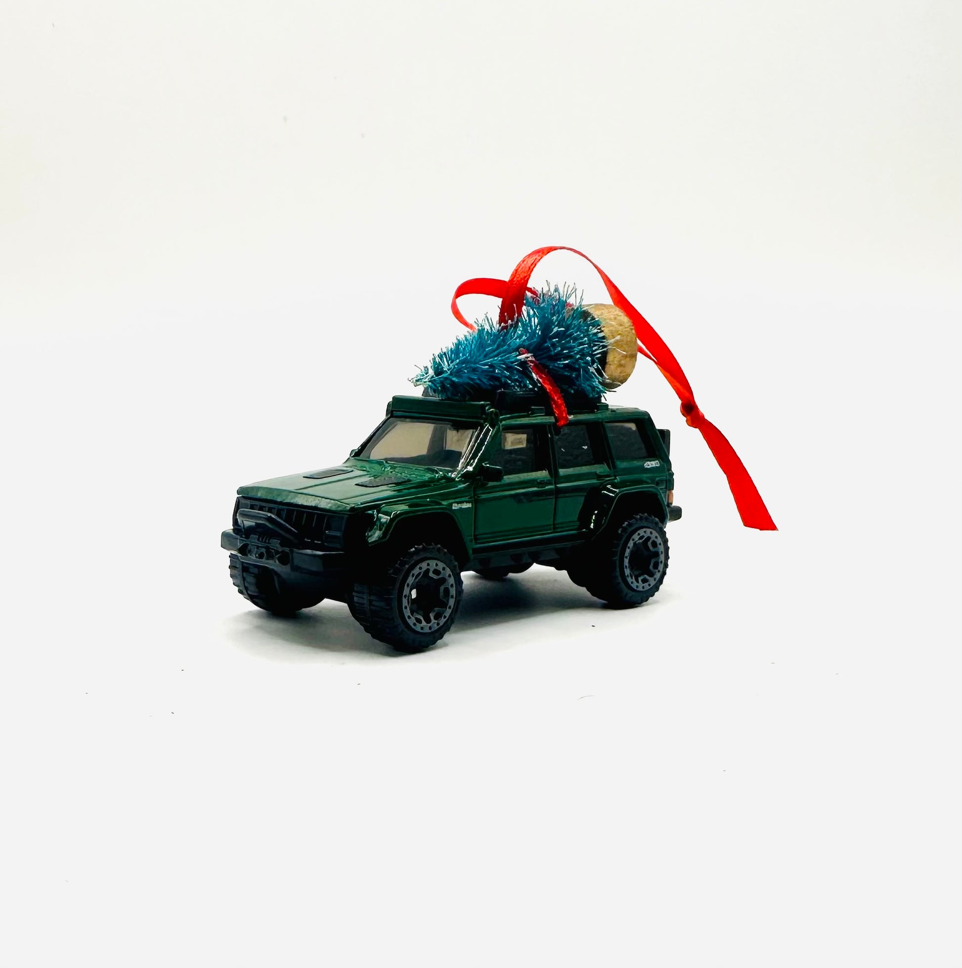 Jeep Cherokee Diecast ornament with tree