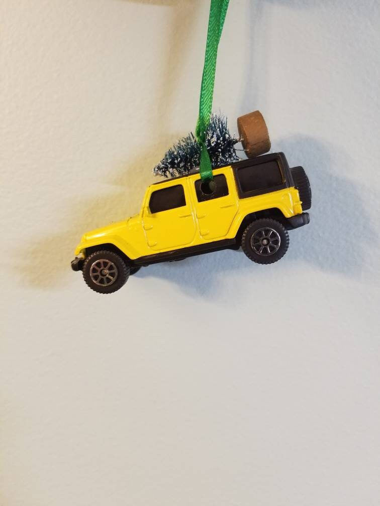 Jeep Wrangler JKU Rubicon Ornament with Tree