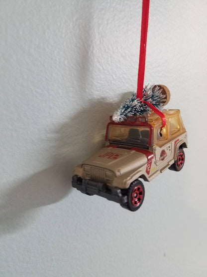 Jeep Wrangler YJ Jurassic Park Ornament JP12 with Top and Tree