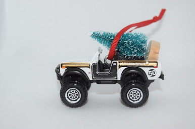 International Scout 4x4 Ornament with Tree