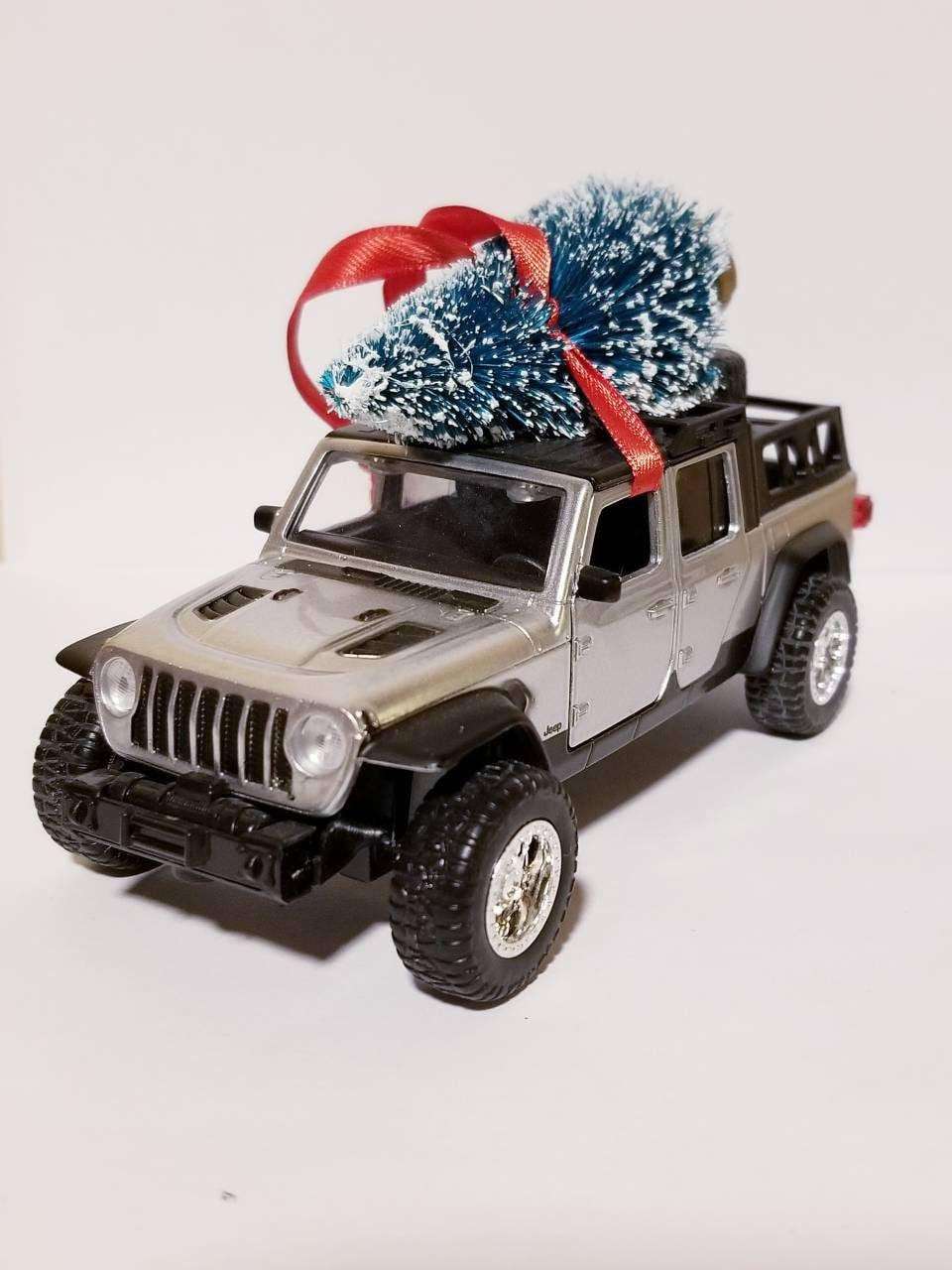 Silver Jeep Gladiator Ornament with Tree