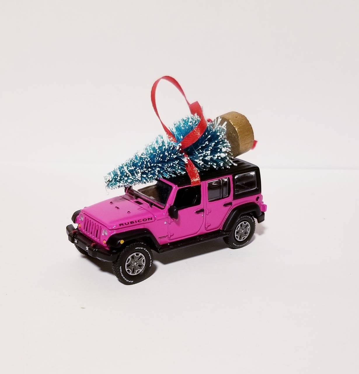 Jeep Wrangler Rubicon JKU Ornament with Tree Pink