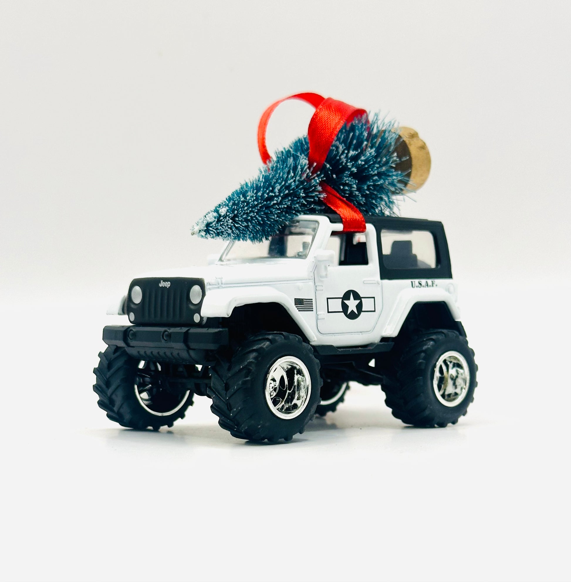White Jeep Wrangler JK 2-door U.S.A.F. military ornament with Air Force markings and festive Christmas tree